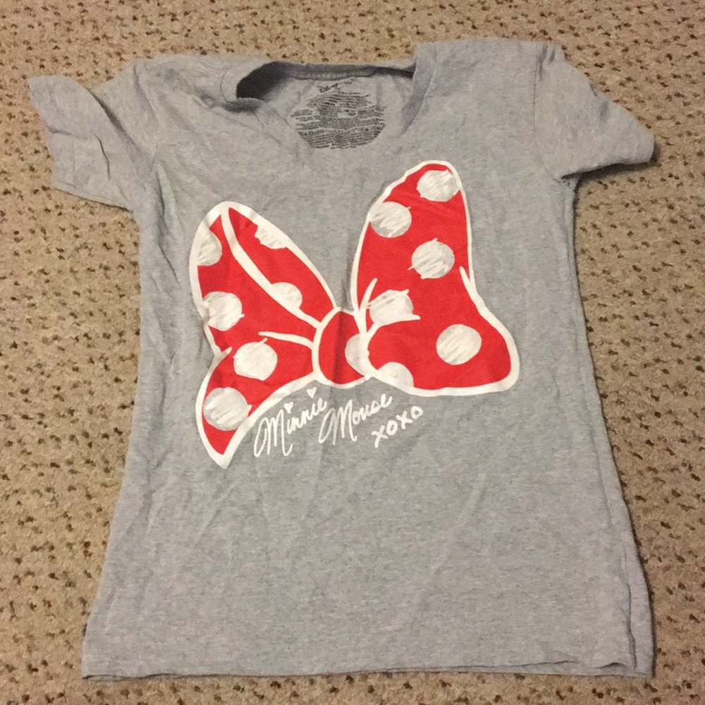 Minnie Mouse v neck graphic tee